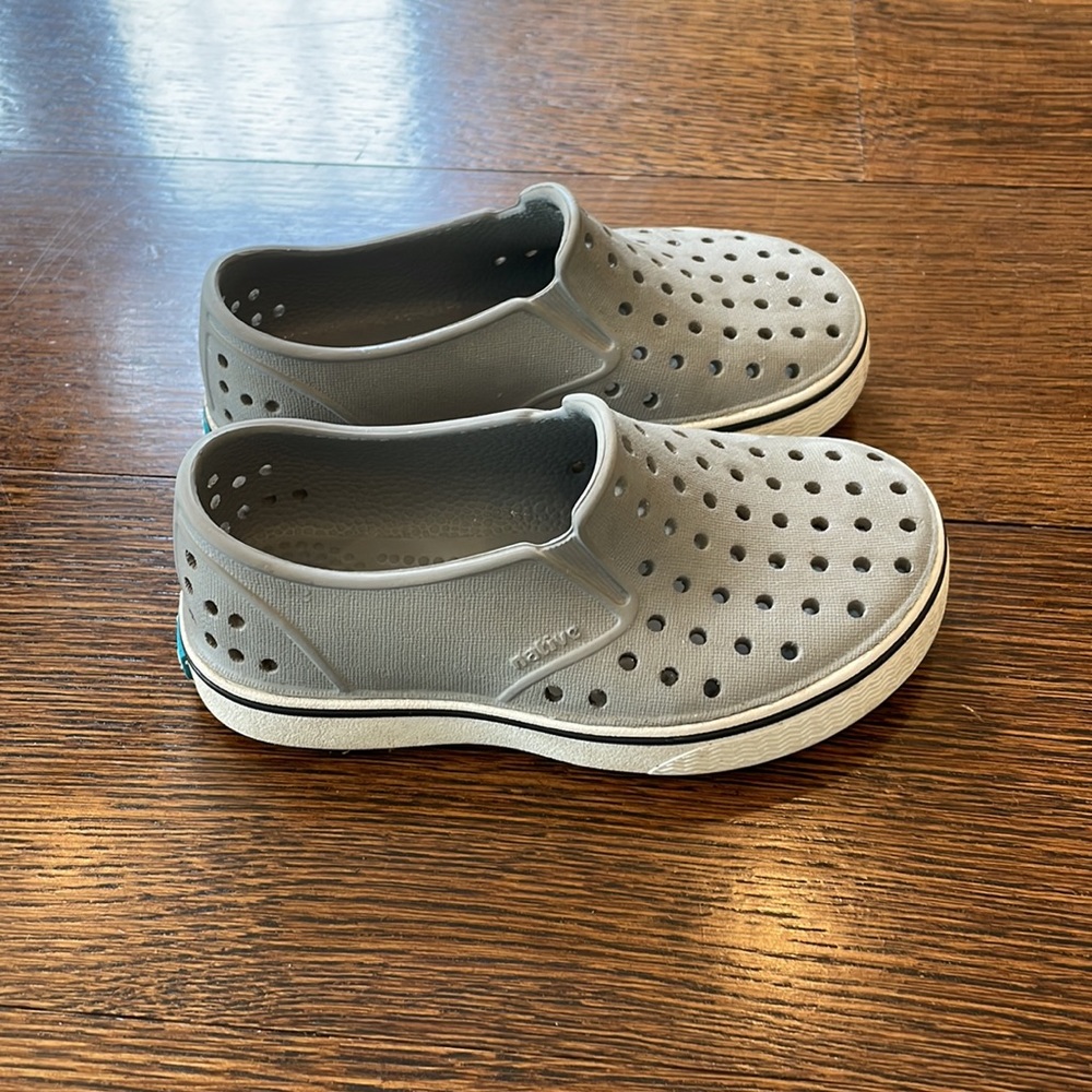 Native Shoes - Picture 3 of 5